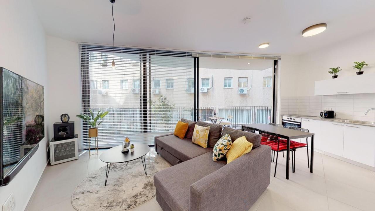 Comfortable Apartment With Balcony By Holyguest Tel Aviv Buitenkant foto