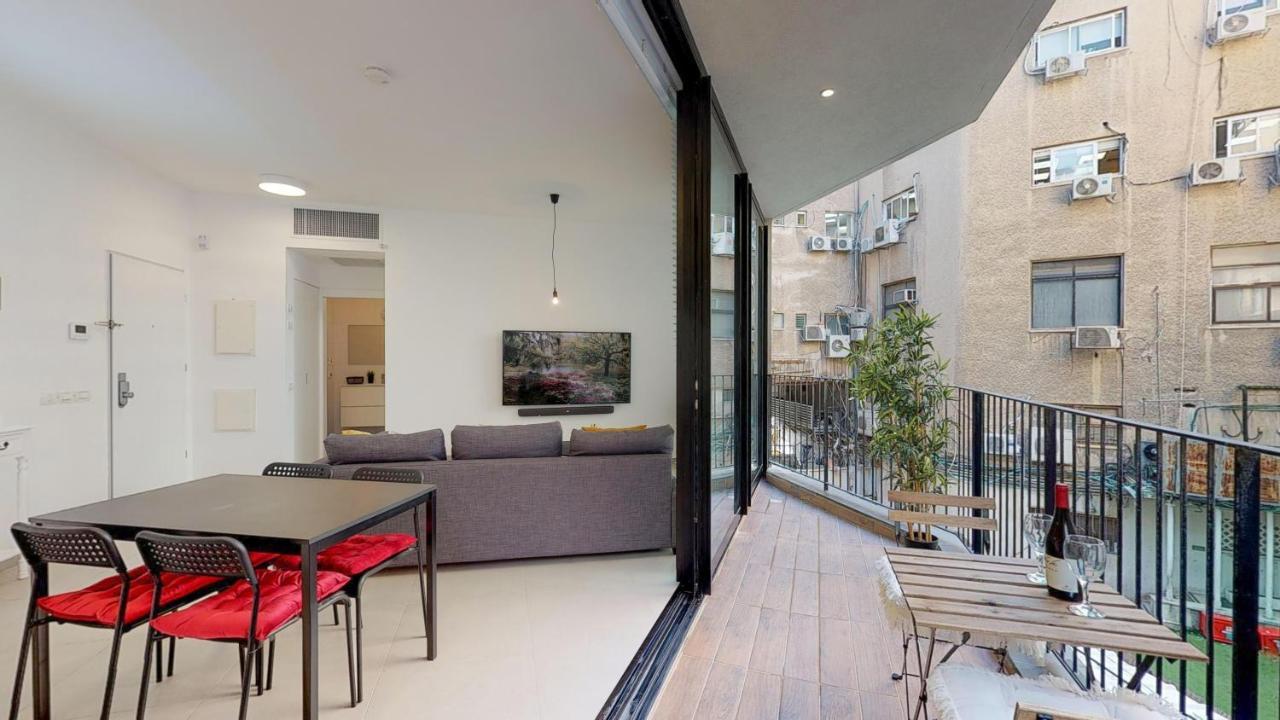 Comfortable Apartment With Balcony By Holyguest Tel Aviv Buitenkant foto